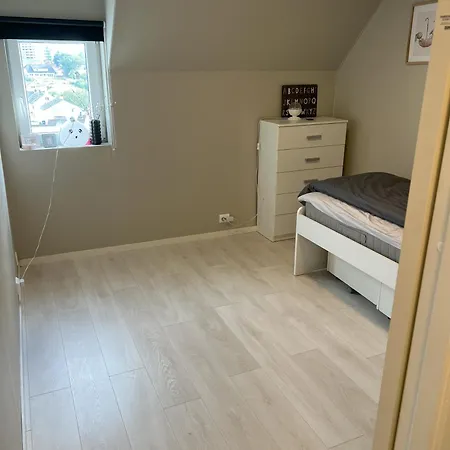 Large House With 3 Bedrooms And A Private Garden *