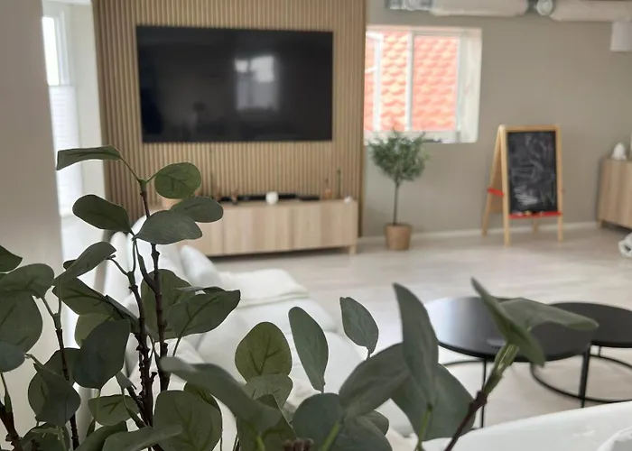 Large House With 3 Bedrooms And A Private Garden *