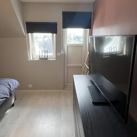 Lägenhet Large House With 3 Bedrooms And A Private Garden