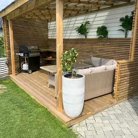 Lägenhet Large House With 3 Bedrooms And A Private Garden