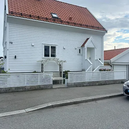 Large House With 3 Bedrooms And A Private Garden Lägenhet *