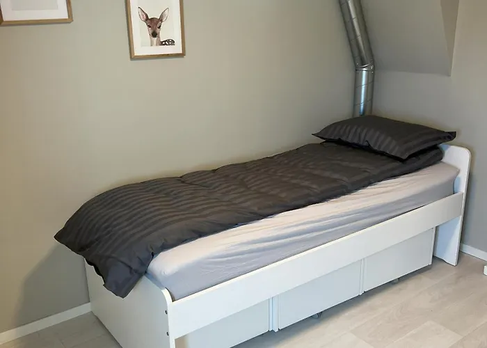 Large House With 3 Bedrooms And A Private Garden Lägenhet *